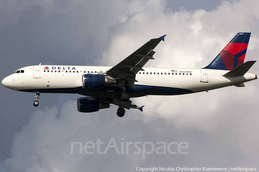 Delta Air Lines Airbus A320-211 (N327NW) | Photo 127125