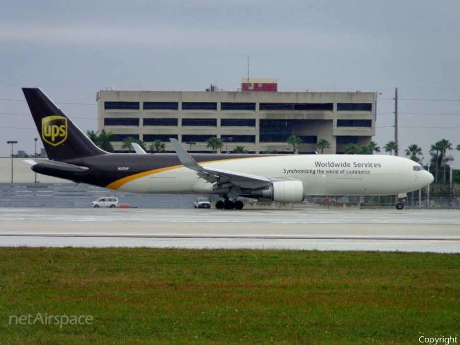 United Parcel Service Boeing 767-34AF(ER) (N327UP) | Photo 76192