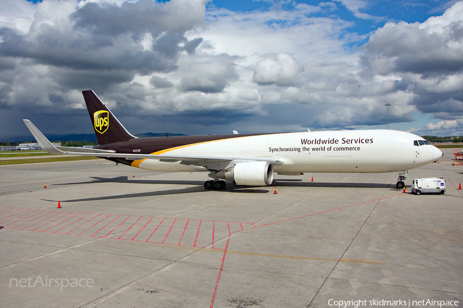 United Parcel Service Boeing 767-34AF(ER) (N327UP) | Photo 324292