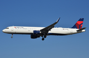 Delta Air Lines Airbus A321-211 (N328DN) at  Los Angeles - International, United States