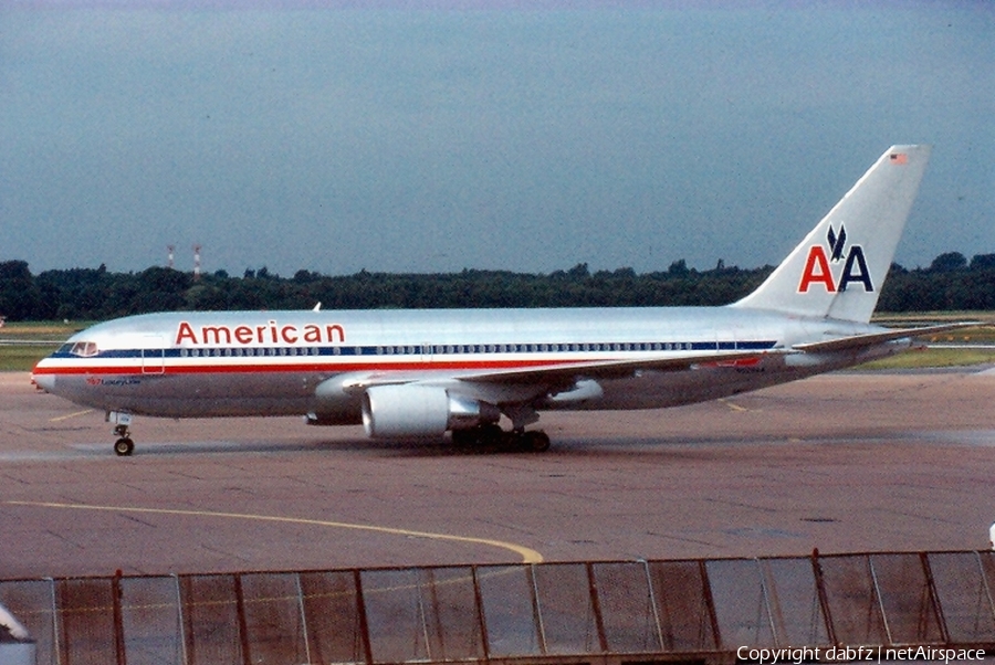 American Airlines Boeing 767-223(ER) (N329AA) | Photo 210087