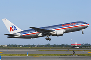American Airlines Boeing 767-223(ER) (N329AA) at  New York - John F. Kennedy International, United States
