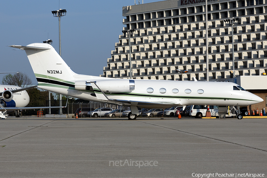 (Private) Gulfstream GIII (G-1159A) (N32MJ) | Photo 153223