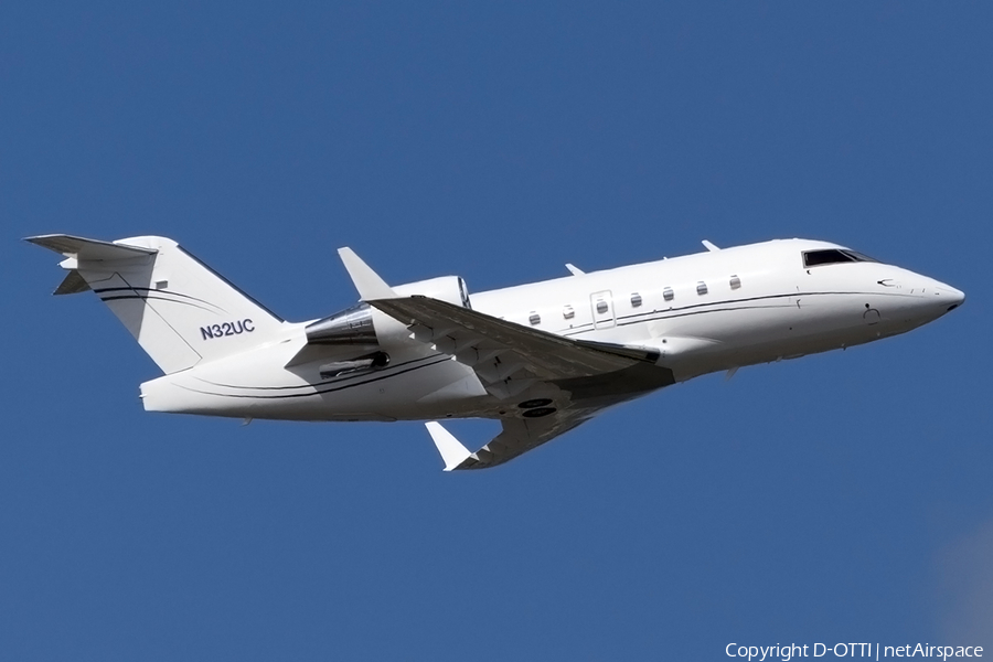 (Private) Bombardier CL-600-2B16 Challenger 604 (N32UC) | Photo 137844
