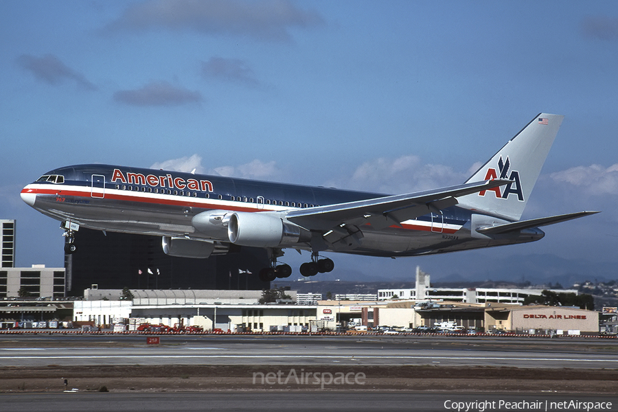 American Airlines Boeing 767-223(ER) (N330AA) | Photo 224734