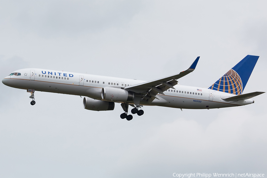 United Airlines Boeing 757-224 (N33132) | Photo 194045