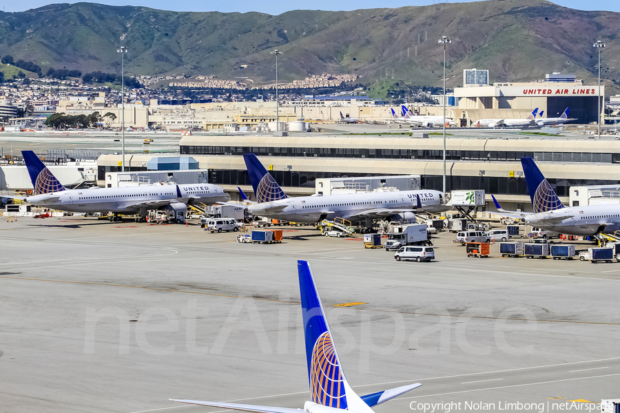 United Airlines Boeing 757-224 (N33132) | Photo 439536