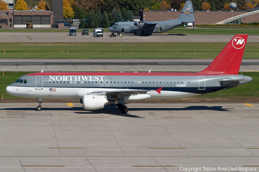 Northwest Airlines Airbus A320-211 (N331NW) | Photo 676823