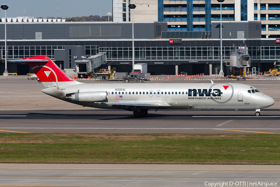 Northwest Airlines Douglas DC-9-32 (N3324L) | Photo 190494