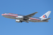 American Airlines Boeing 767-223(ER) (N332AA) at  Los Angeles - International, United States