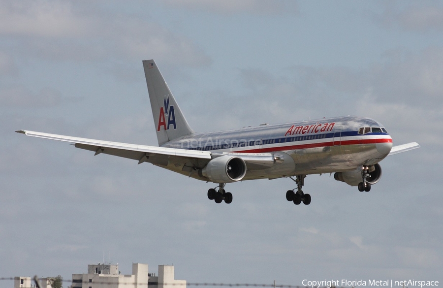 American Airlines Boeing 767-223(ER) (N332AA) | Photo 300295