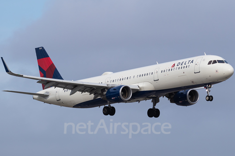 Delta Air Lines Airbus A321-211 (N332DN) at  Ft. Lauderdale - International, United States
