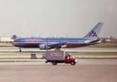 American Airlines Boeing 767-223(ER) (N334AA) at  Chicago - O'Hare International, United States