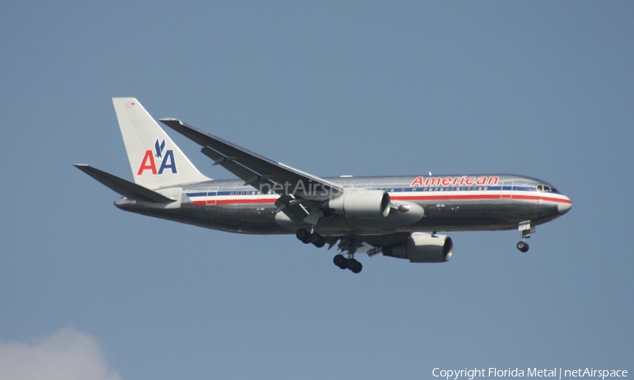 American Airlines Boeing 767-223(ER) (N335AA) | Photo 300298