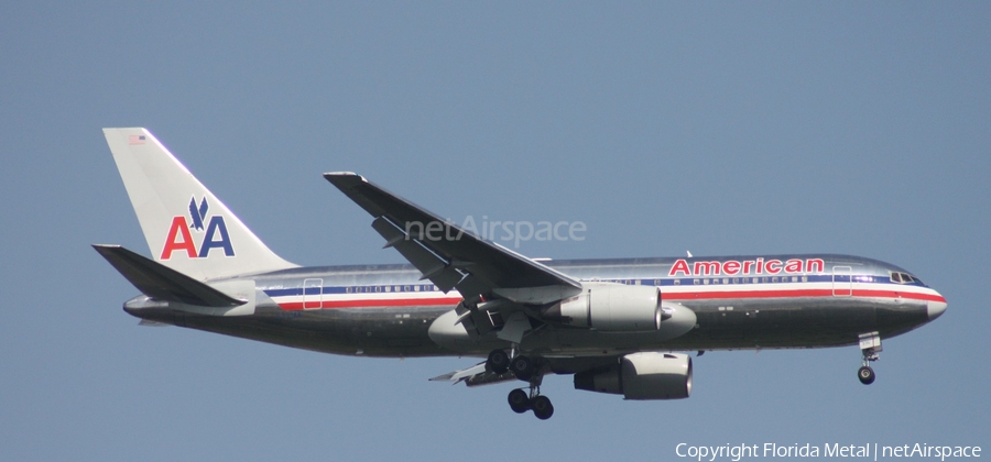 American Airlines Boeing 767-223(ER) (N335AA) | Photo 331305