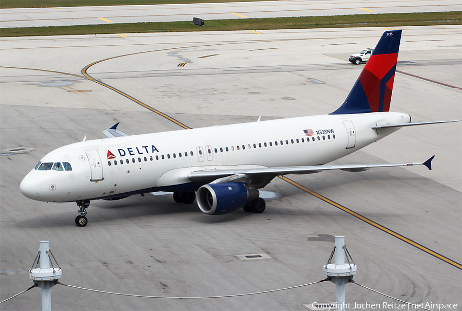 Delta Air Lines Airbus A320-212 (N335NW) | Photo 21109