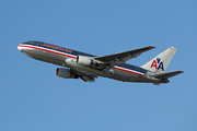 American Airlines Boeing 767-223(ER) (N336AA) at  Los Angeles - International, United States