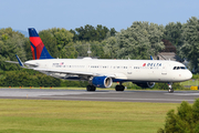 Delta Air Lines Airbus A321-211 (N337DN) at  Windsor Locks - Bradley International, United States