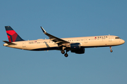 Delta Air Lines Airbus A321-211 (N337DN) at  New York - John F. Kennedy International, United States