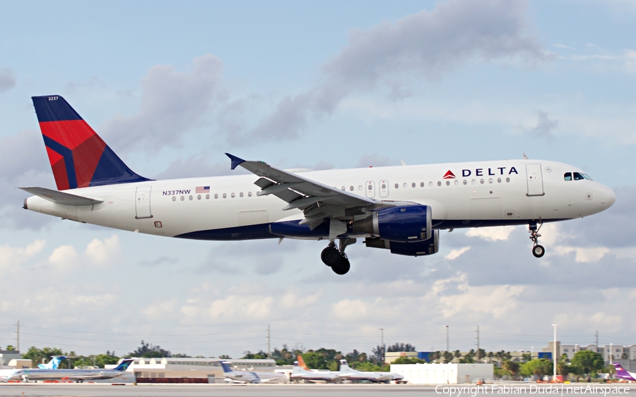 Delta Air Lines Airbus A320-212 (N337NW) | Photo 325791