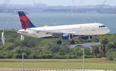 Delta Air Lines Airbus A320-212 (N338NW) at  Tampa - International, United States