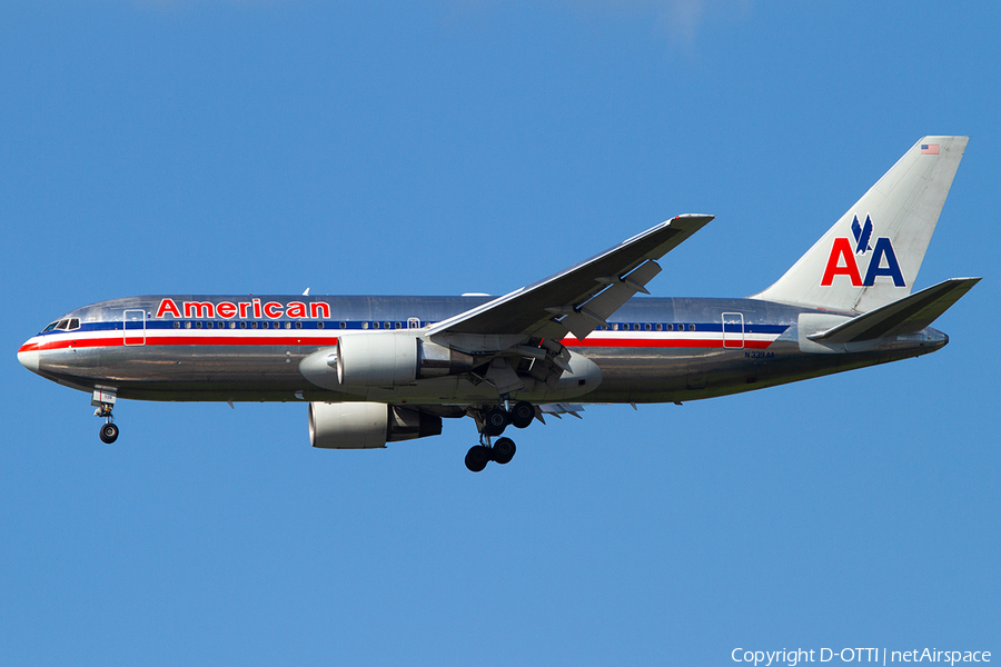 American Airlines Boeing 767-223(ER) (N339AA) | Photo 386325
