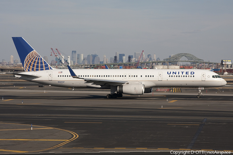 United Airlines Boeing 757-224 (N34137) | Photo 344252