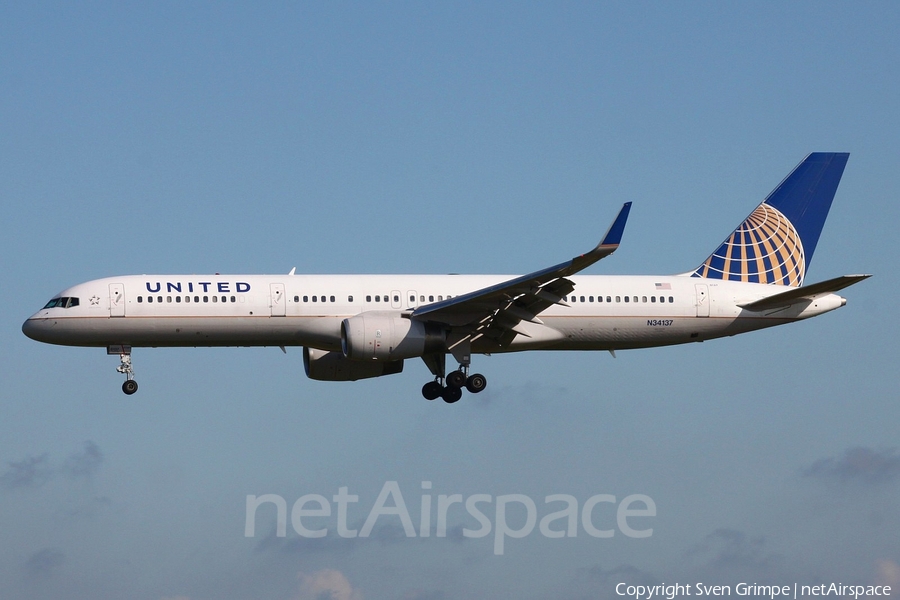 United Airlines Boeing 757-224 (N34137) | Photo 18244