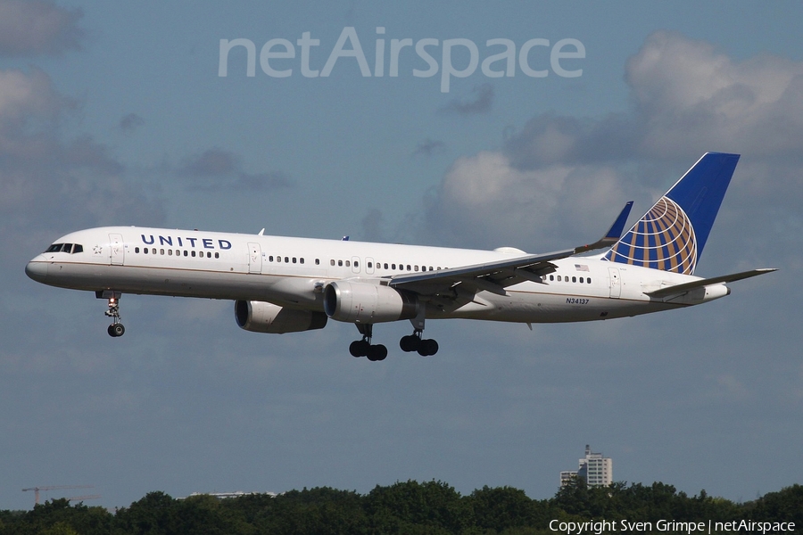 United Airlines Boeing 757-224 (N34137) | Photo 79388