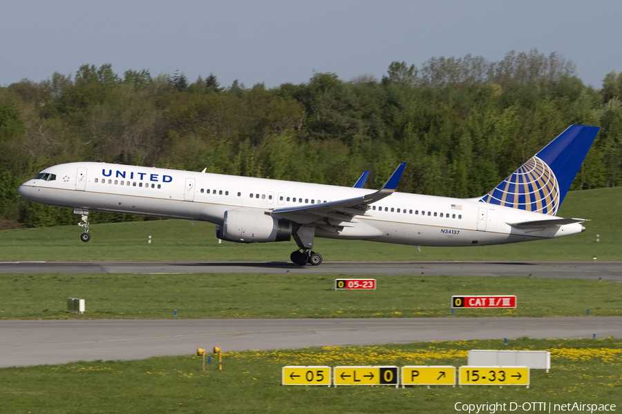 United Airlines Boeing 757-224 (N34137) | Photo 408193