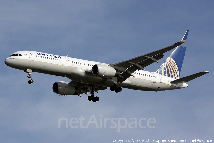 United Airlines Boeing 757-224 (N34137) | Photo 127040