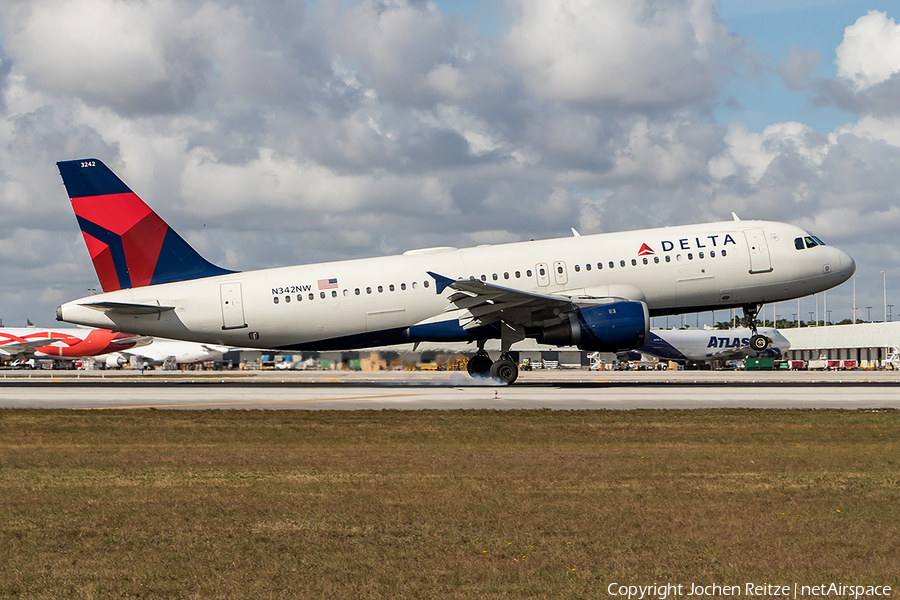 Delta Air Lines Airbus A320-212 (N342NW) | Photo 221373