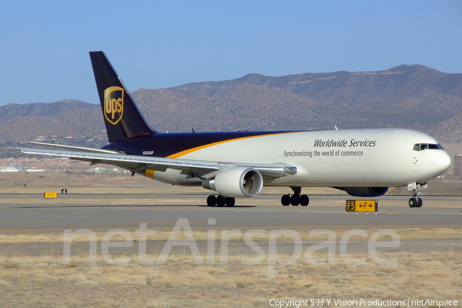 United Parcel Service Boeing 767-34AF(ER) (N342UP) | Photo 5856