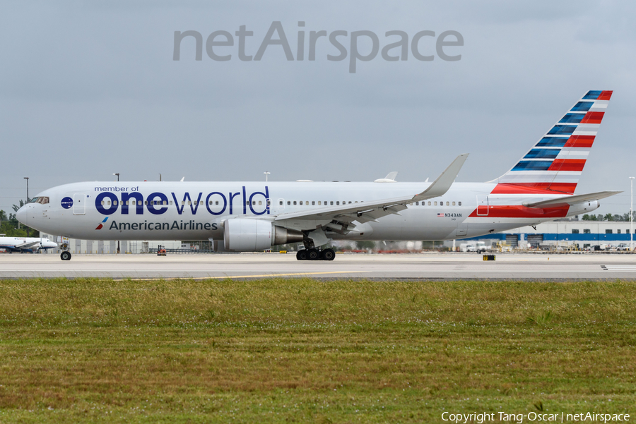 American Airlines Boeing 767-323(ER) (N343AN) | Photo 282062