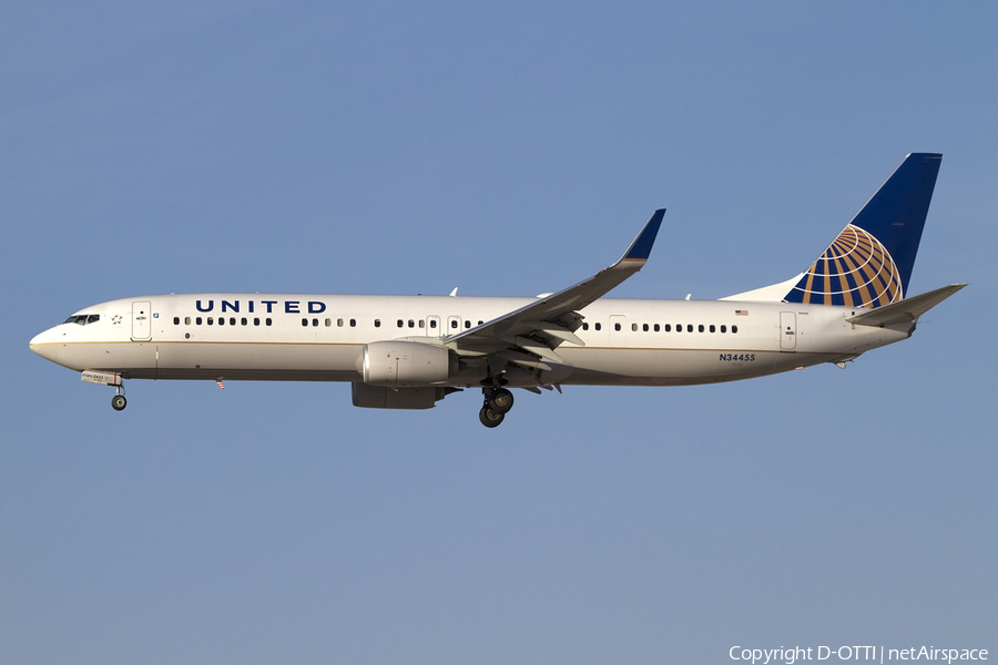 United Airlines Boeing 737-924(ER) (N34455) | Photo 425071