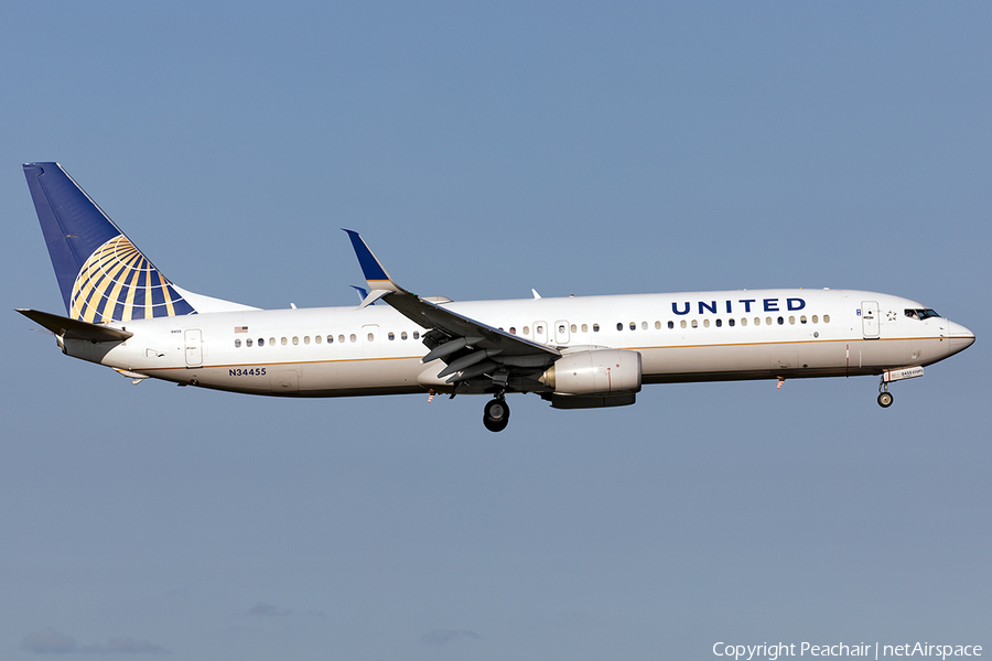 United Airlines Boeing 737-924(ER) (N34455) | Photo 323650