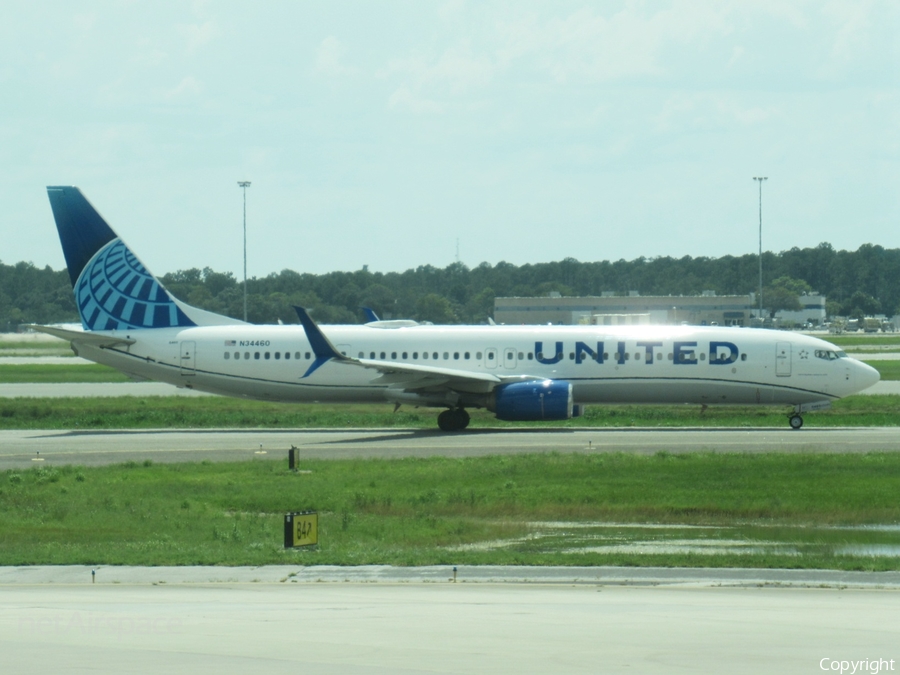 United Airlines Boeing 737-924(ER) (N34460) | Photo 518351