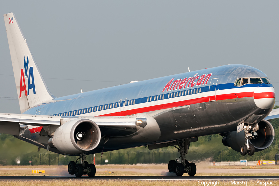 American Airlines Boeing 767-323(ER) (N345AN) | Photo 46669