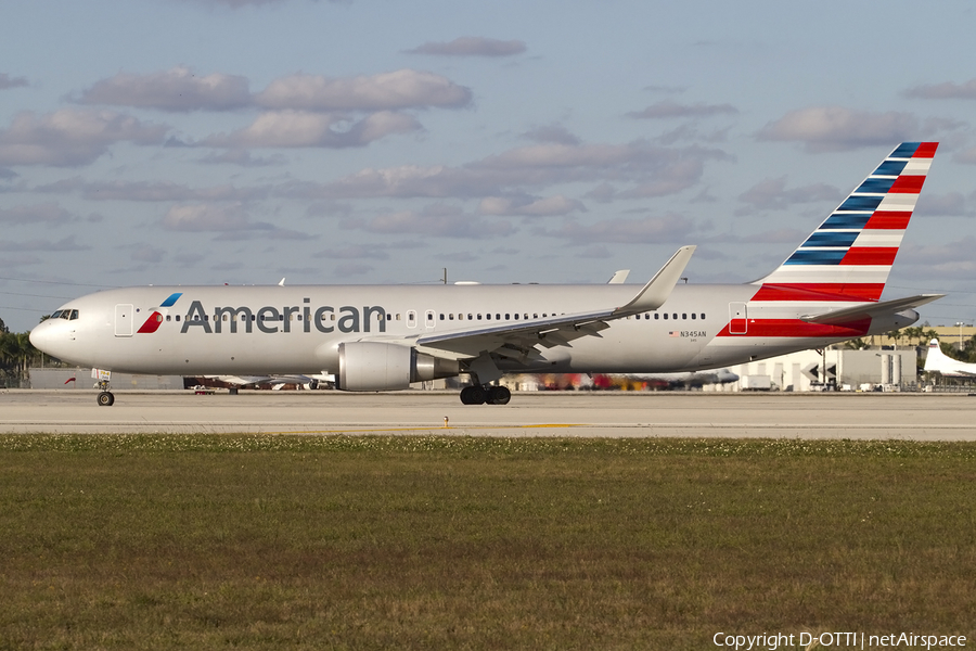 American Airlines Boeing 767-323(ER) (N345AN) | Photo 430805