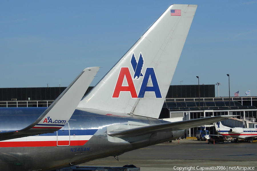 American Airlines Boeing 767-323(ER) (N345AN) | Photo 381332