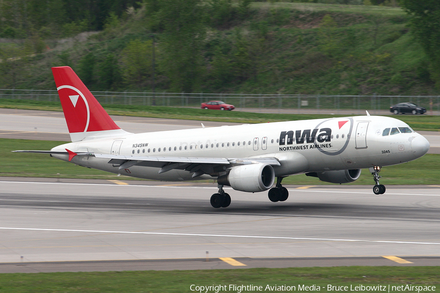 Northwest Airlines Airbus A320-212 (N345NW) | Photo 92961