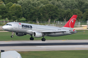 Northwest Airlines Airbus A320-212 (N347NW) at  Minneapolis - St. Paul International, United States