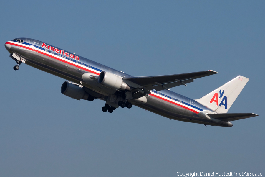 American Airlines Boeing 767-323(ER) (N350AN) | Photo 613992