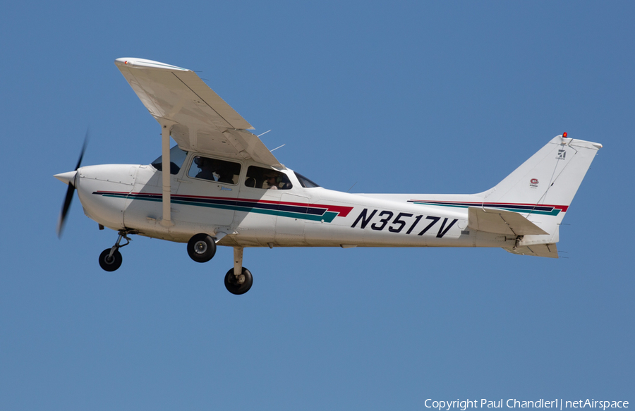 (Private) Cessna 172R Skyhawk (N3517V) | Photo 469706