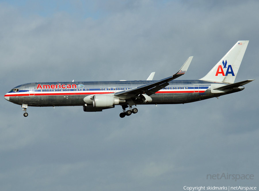 American Airlines Boeing 767-323(ER) (N351AA) | Photo 23593