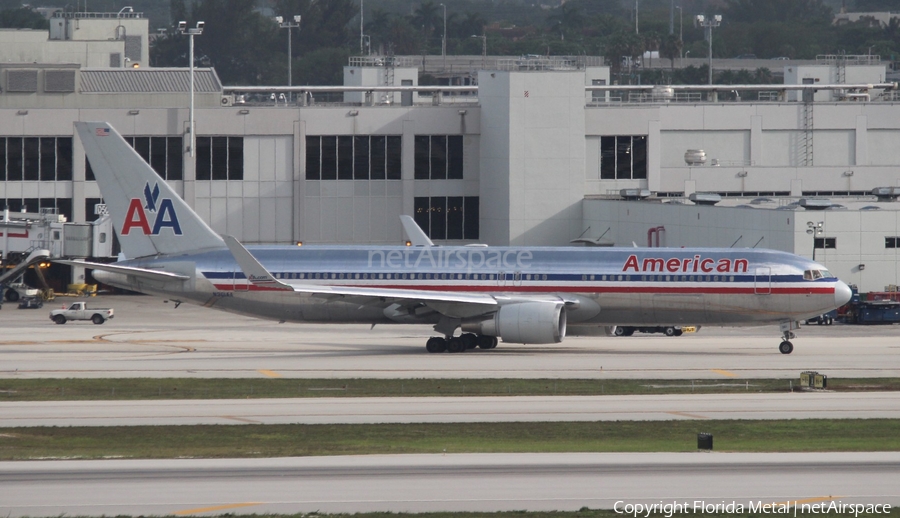American Airlines Boeing 767-323(ER) (N351AA) | Photo 580394