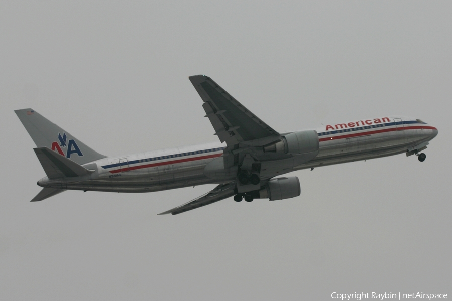 American Airlines Boeing 767-323(ER) (N351AA) | Photo 563189