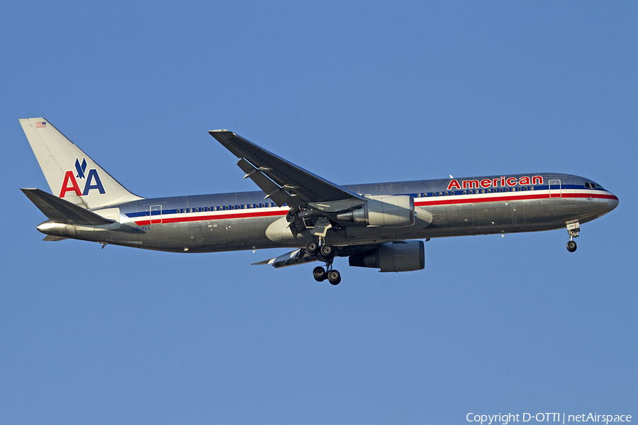 American Airlines Boeing 767-323(ER) (N352AA) | Photo 370674