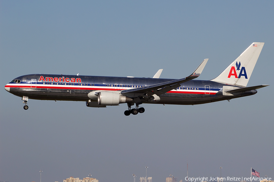 American Airlines Boeing 767-323(ER) (N352AA) | Photo 43056
