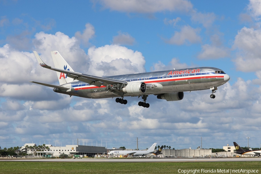 American Airlines Boeing 767-323(ER) (N352AA) | Photo 580413